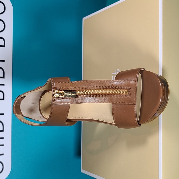 Michael Kors Berkley Lock Leather Platform Sandal - Picture 2 of 5